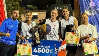 Sokak basketbolu rekabeti dostluk içinde tamamlandı İzmir Cup