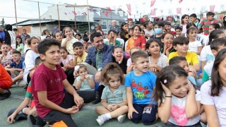 Bayraklılı çocuklar mahalle şenliğinde coşkuyla eğlendi