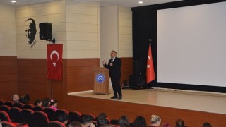 Dekan Prof. Dr. Gültekin yeni iletişimcilere ”Hoş Geldiniz” dedi