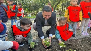 Gençlik Parkı miniklerle “çiçek” gibi oldu