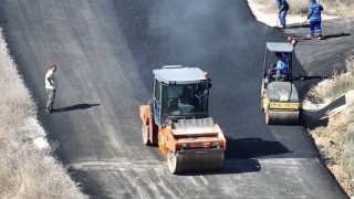 İZBETON ekipleri Bozdağ Kayak Merkezinin yolunu yeniledi