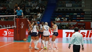 Kadın Voleybol Takımından İlk Maç İlk Galibiyet