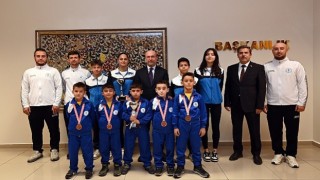 Başarılı Sporcular Başkan Pekyatırmacıyı Ziyaret Etti