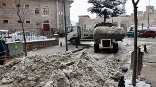 Belediye Caddesi ve Ana Arterlerde Kar Temizliği yapılıyor