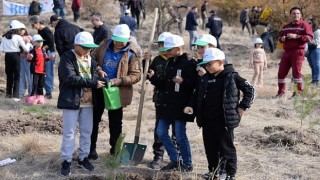 Kahramankazanda Milli Ağaçlandırma Günü kapsamında fidan dikme etkinliği gerçekleştirildi.