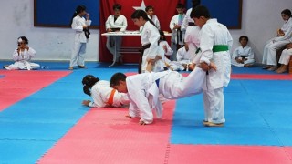 Kemer Belediye karate takımı kuşak atladı