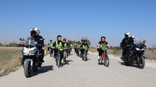 Lise Öğrencileri Doğal ve Tarihi Güzellikler Eşliğinde Pedal Çevirdi