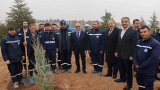 Selçuklu Belediye Başkanı Ahmet Pekyatırmacı, 11 Kasım Milli Ağaçlandırma Günü dolayısıyla düzenlenen fidan dikim etkinliğine katıldı.