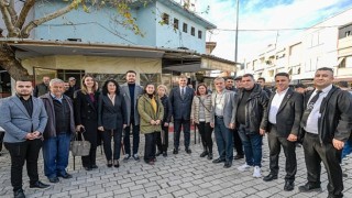 Başkan Tugay, Kınık;ta üreticilere fidan dağıttı “Çiftçimizin yanında olacağız”