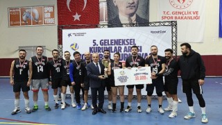 Kurumlararası Voleybol Turnuvasında Şampiyon Küçükçekmece İtfaiye