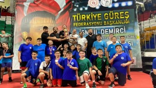 Kağıtspordan şampiyonluklarla dolu bir yıl