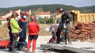 Urla Belediyesi ve AKUTtan afetlere karşı örnek iş birliği